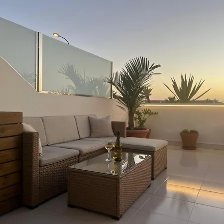 With Large Terrace And Ocean View Lejlighed